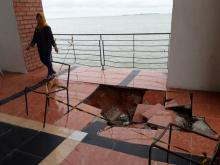 Hati-hati, Lantai Hall A Coastal Area Karimun Amblas